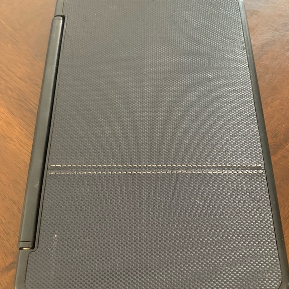 Zagg Black IPad Mini 4 hard shell case with keyboard cord for keyboard included - Picture 3 of 6